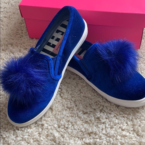 Betsey Johnson - Picture 2 of 7